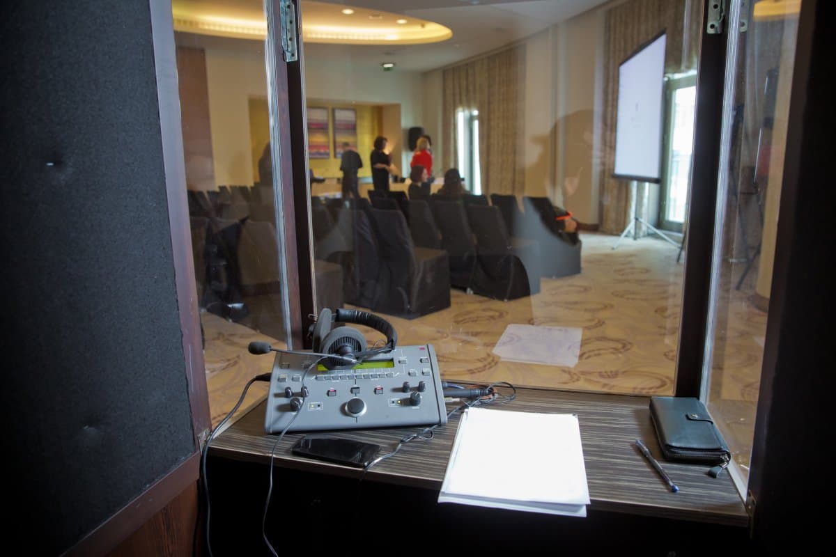 Soundproof booth for simultaneous interpreting with complete audio system